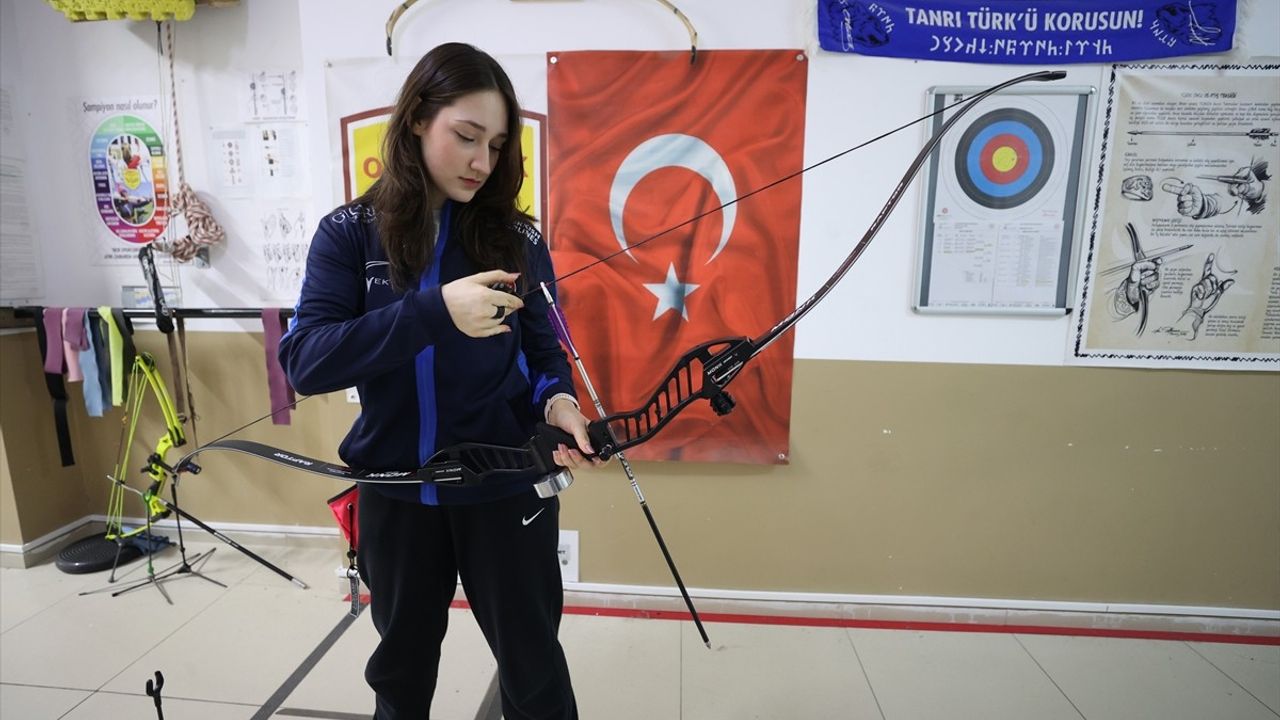 Milli Okçu Dilara Ecem Deniz Dünya Şampiyonluğu İçin Hazırlanıyor
