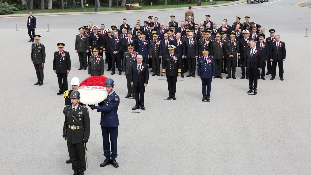 Milli Savunma Bakanı Güler, TSK Komuta Kademesi ile Anıtkabir'i Ziyaret Etti