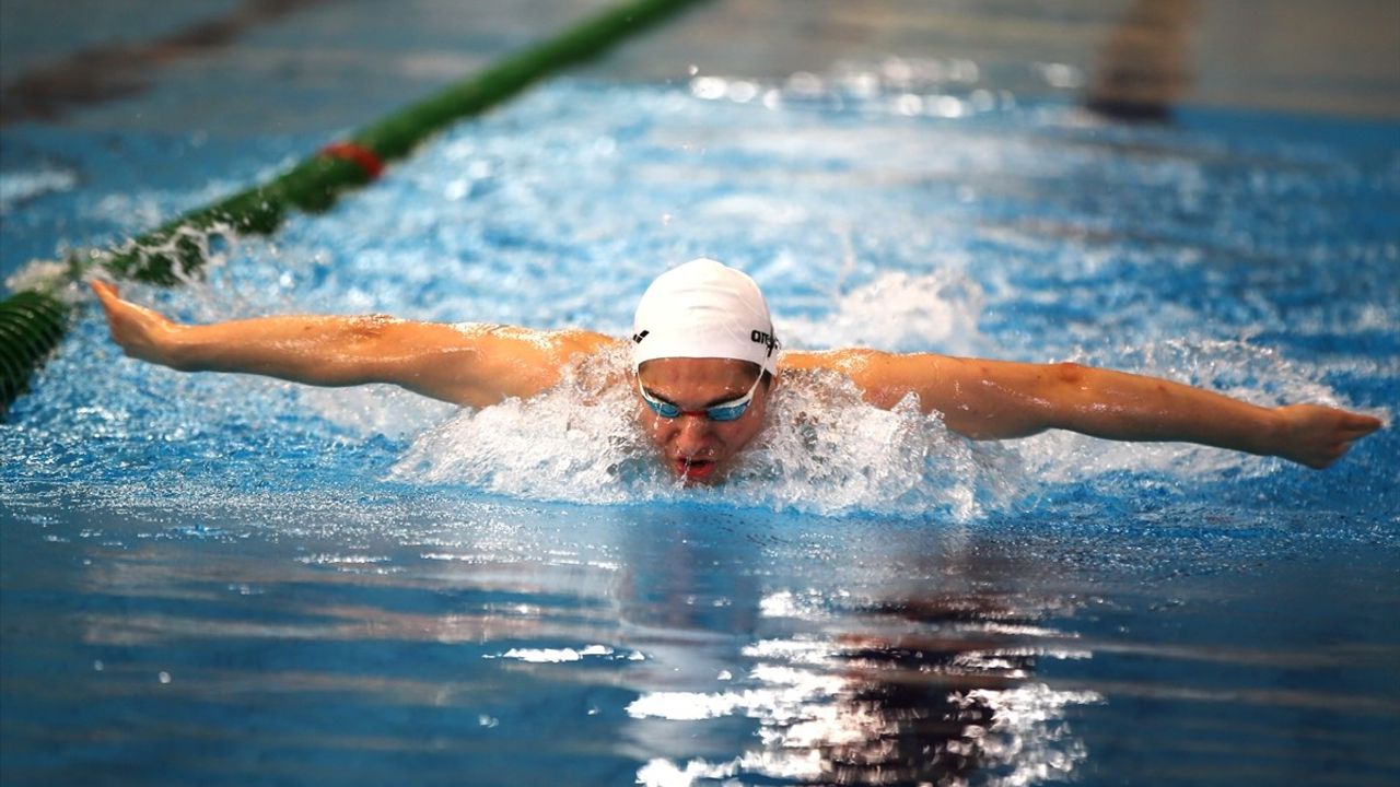 Milli Yüzücü Arel Gültekin, Sırbistan ve Kuzey Makedonya'daki Uluslararası Yarışmalarda Madalya Peşinde