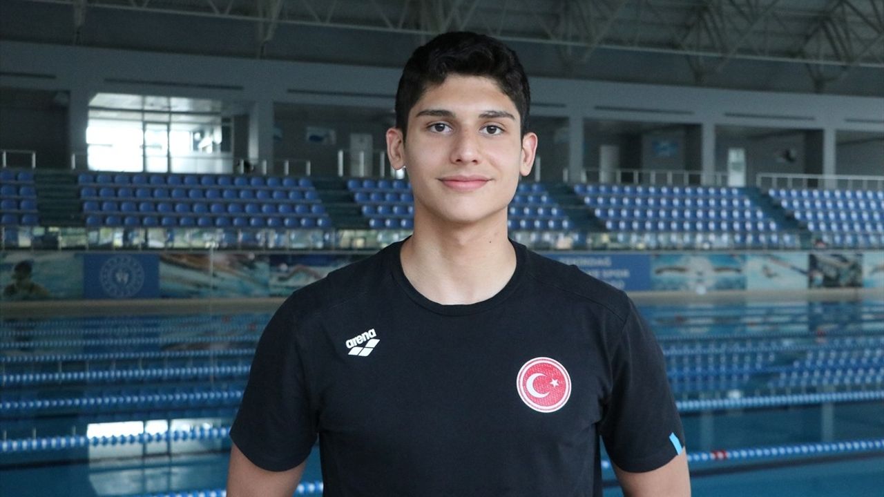 Milli Yüzücü Emre Onuş, Dünya Gençler Yüzme Şampiyonası'nda Madalya Hedefliyor