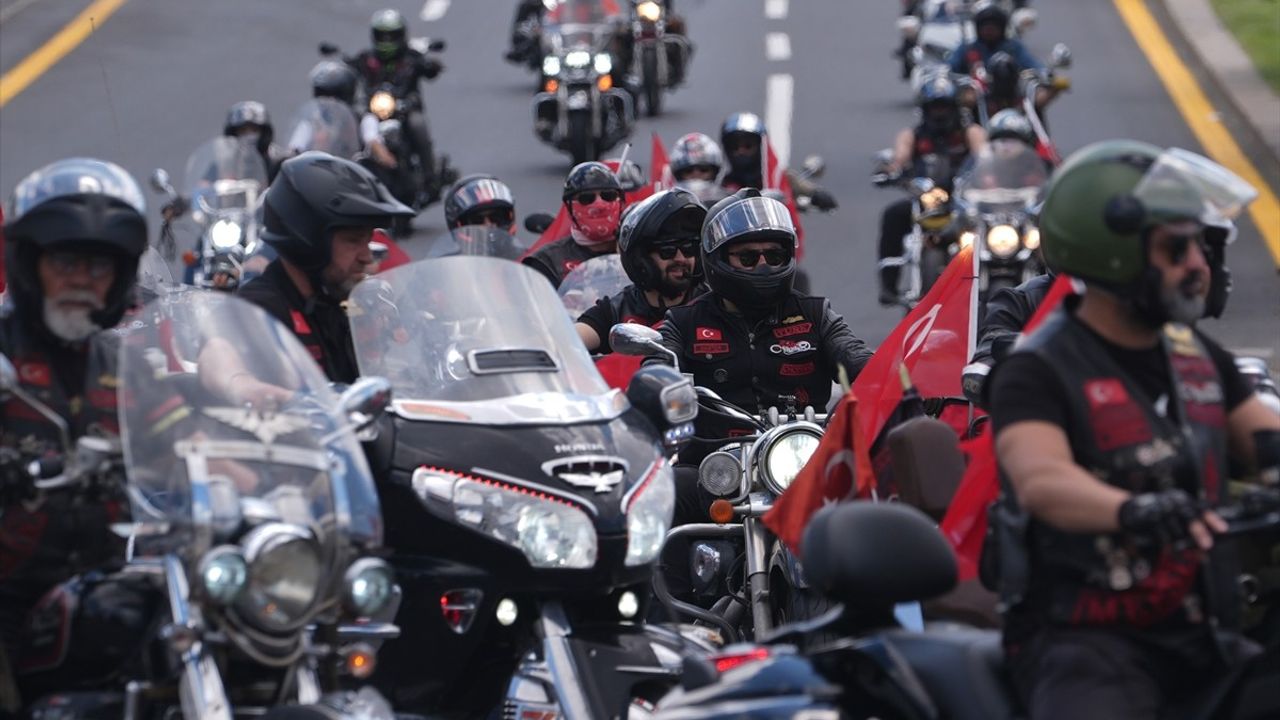 Motosiklet Tutkunları 19 Mayıs İçin Ankara'da Etkinlik Düzenledi