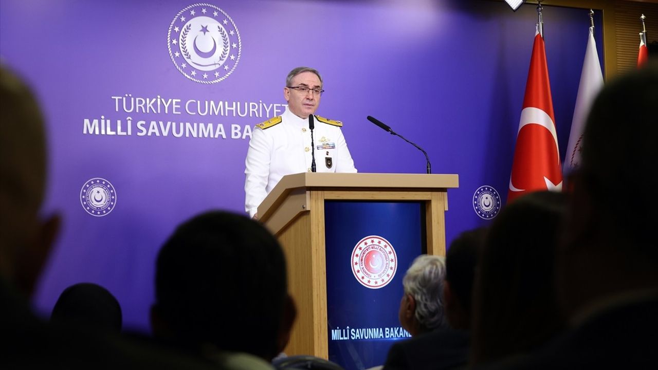 MSB'den Basın Bilgilendirme Toplantısı: PKK'lı Teröristlerin Teslimiyeti ve Sınır Güvenliği