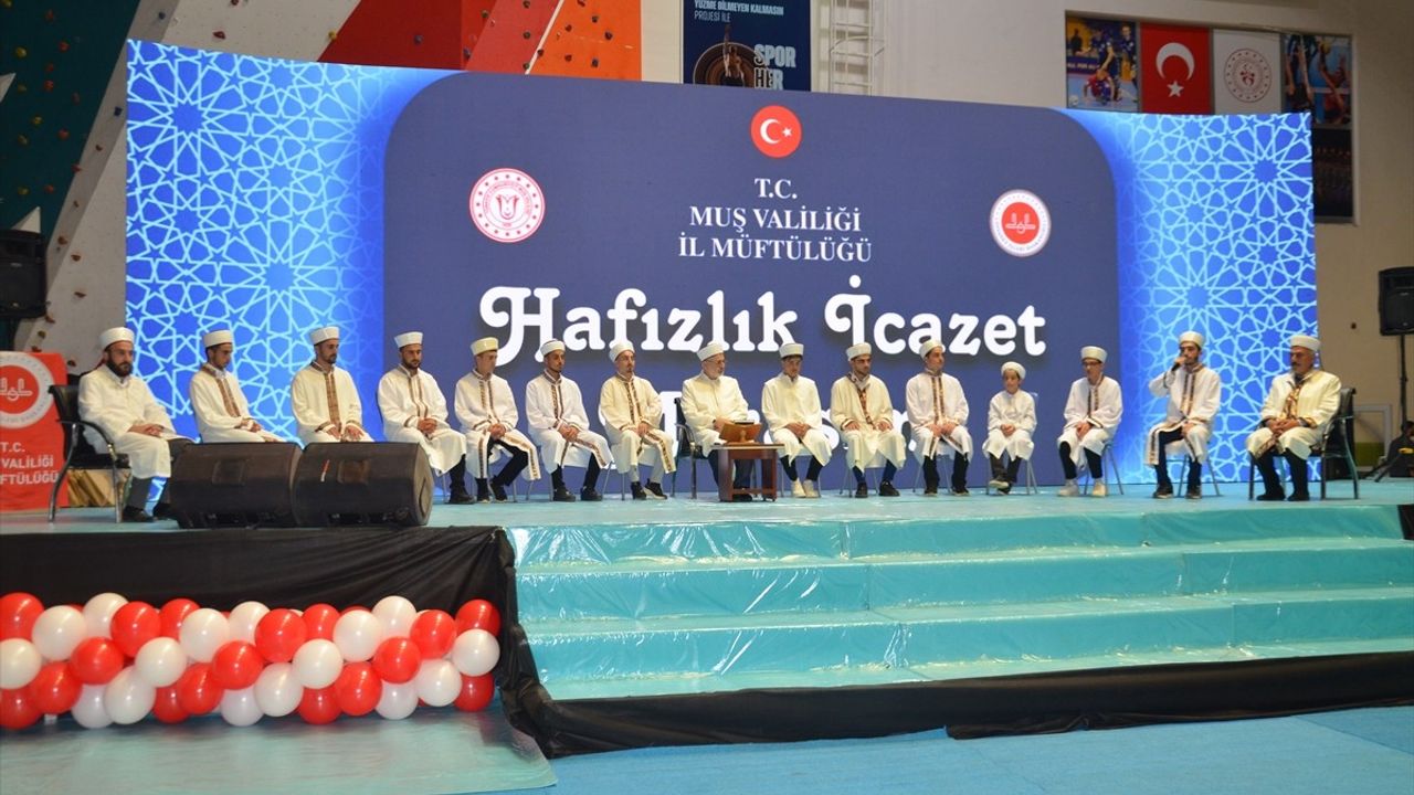 Muş'ta Hafızlık Eğitimi Tamamlayan 300 Öğrenciye İcazet Verildi