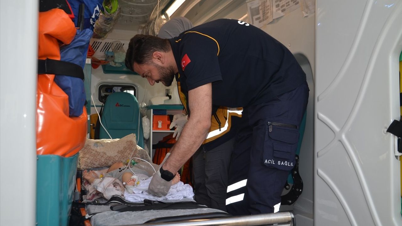 Muş'ta Karaciğer Yetmezliği Olan 7 Aylık Bebek Ambulans Uçakla Ankara'ya Sevk Edildi