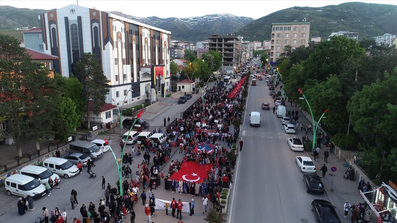 Muş'ta Meşaleli Gençlik Yürüyüşü Gerçekleştirildi