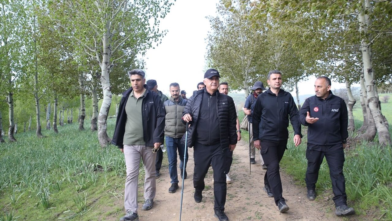 Muş Valisi Avni Çakır ve Doğaseverler Yeni Yürüyüş Rotaları Oluşturuyor