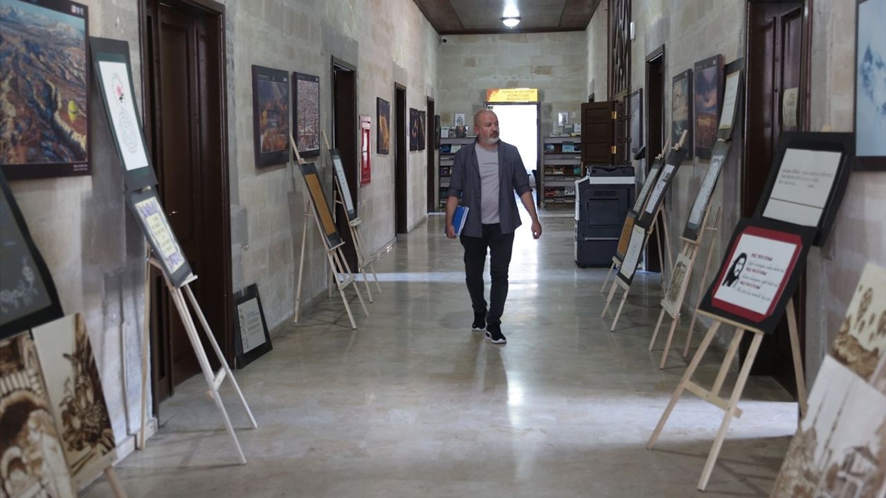 Nevşehirli Polis Memuru Tarık Sakarya, Boş Zamanlarını Kaligrafi ile Değerlendiriyor