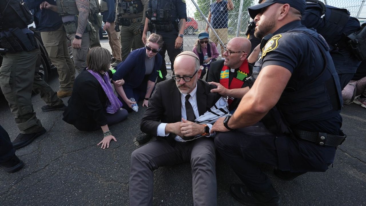 New Jersey'de Protesto: ICE Merkezi Kapatılsın