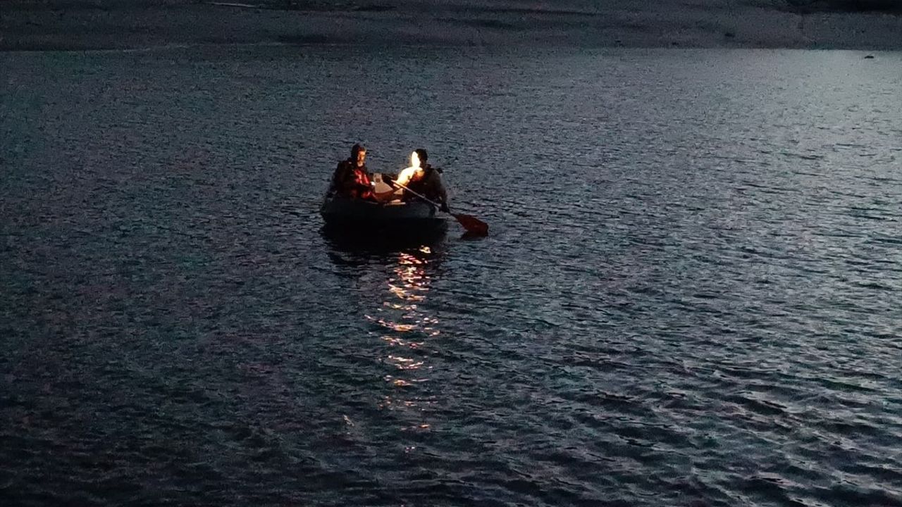 Niğde'de Baraj Gölüne Düşen Çocuk İçin Arama Çalışmaları Sürüyor