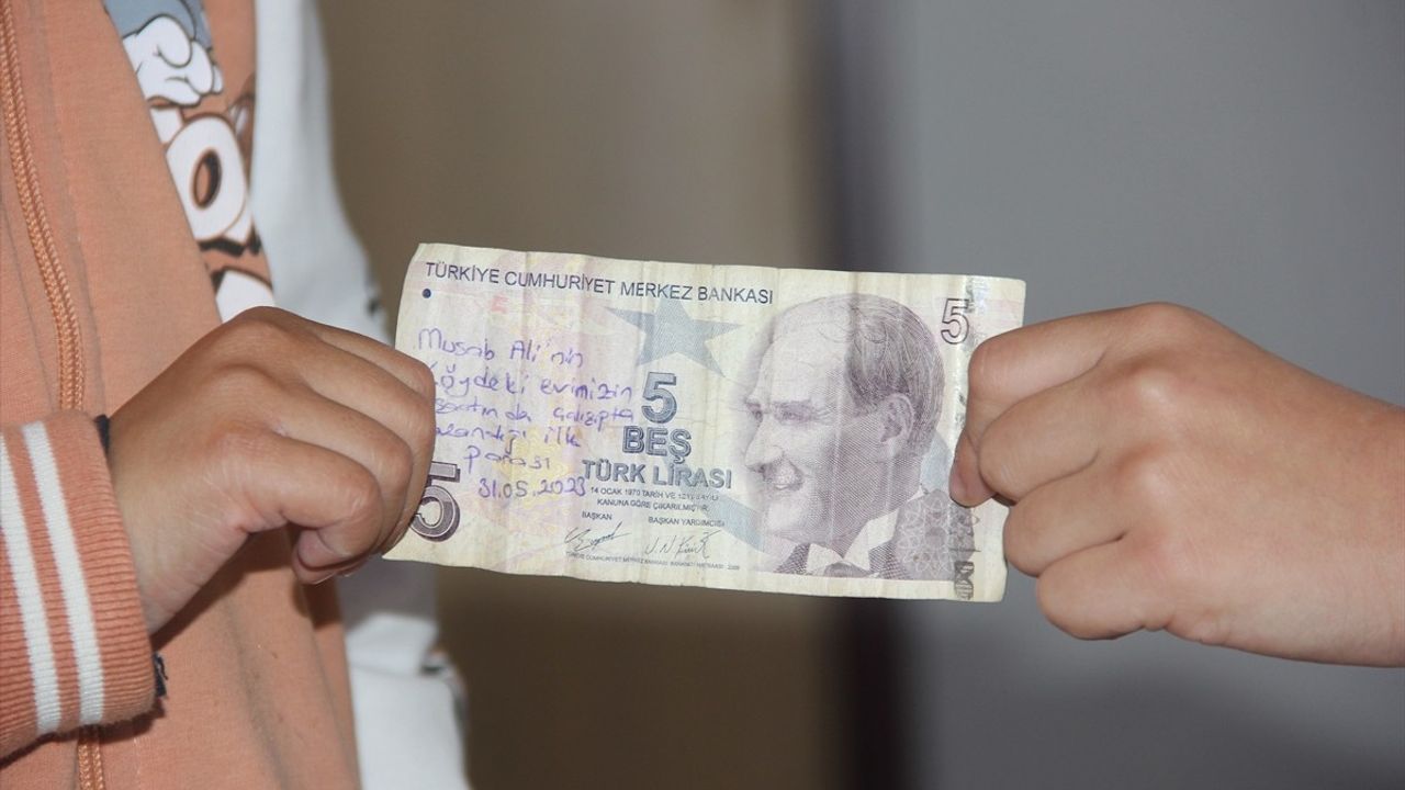 Öğrenciden Örnek Davranış: İlk Parasını Geri Getirdi