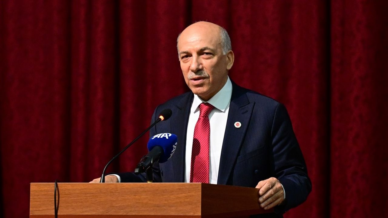 Öğrencilerin Katıldığı Meclis Simülasyon Toplantısı İstanbul'da Başladı