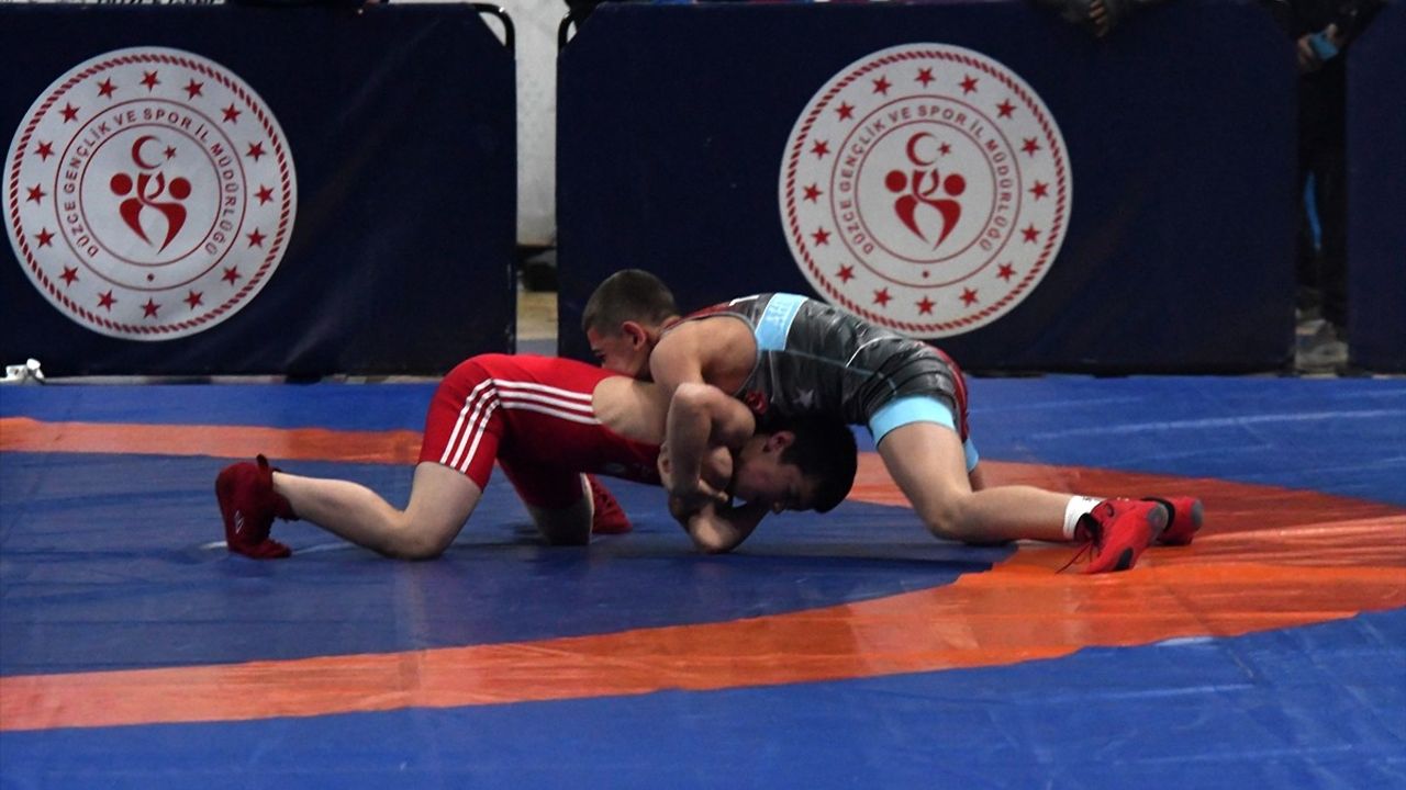 Okul Sporları Küçük Erkekler Türkiye Güreş Şampiyonası Düzce'de Tamamlandı
