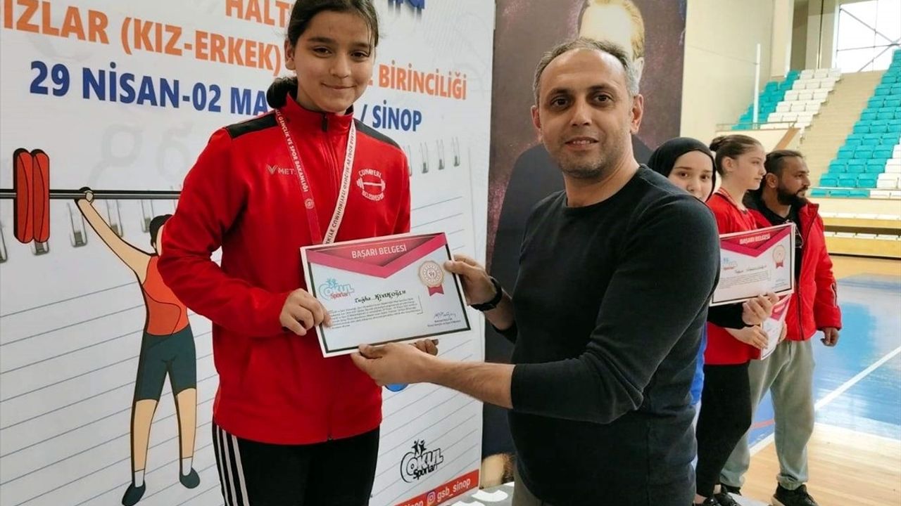 Okul Sporları Yıldızlar Türkiye Halter Şampiyonası Sinop'ta Tamamlandı