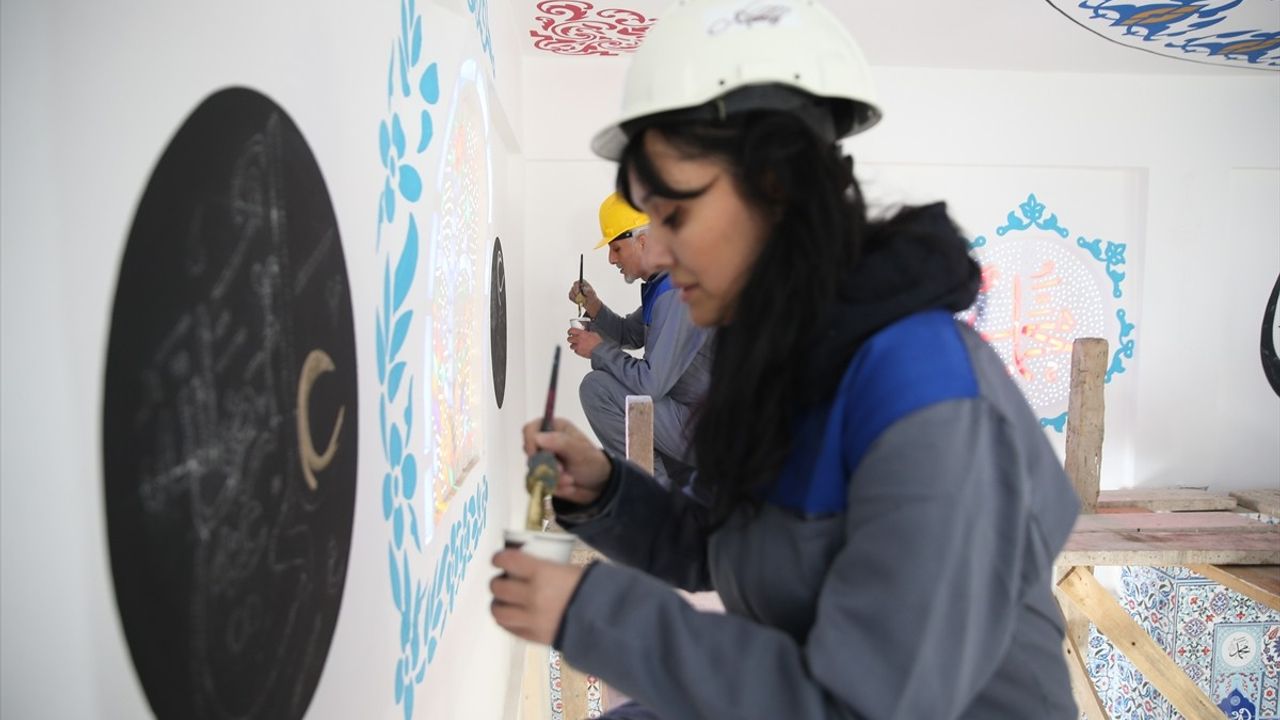 Ordu'da Nakkaş Çifti, Camileri Motiflerle Süslüyor