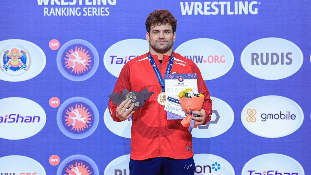 Osman Göçen Moğolistan'dan Altın Madalya ile Döndü