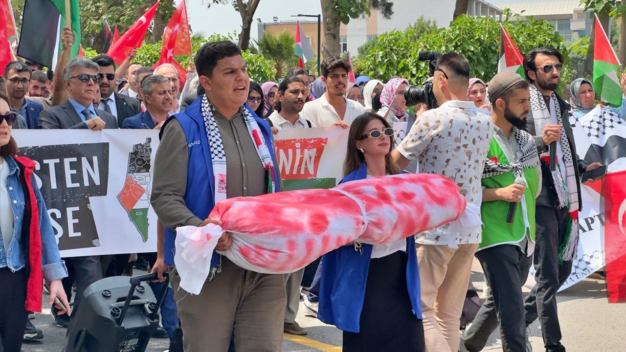 Osmaniye Korkut Ata Üniversitesi'nden Filistin'e Destek Yürüyüşü