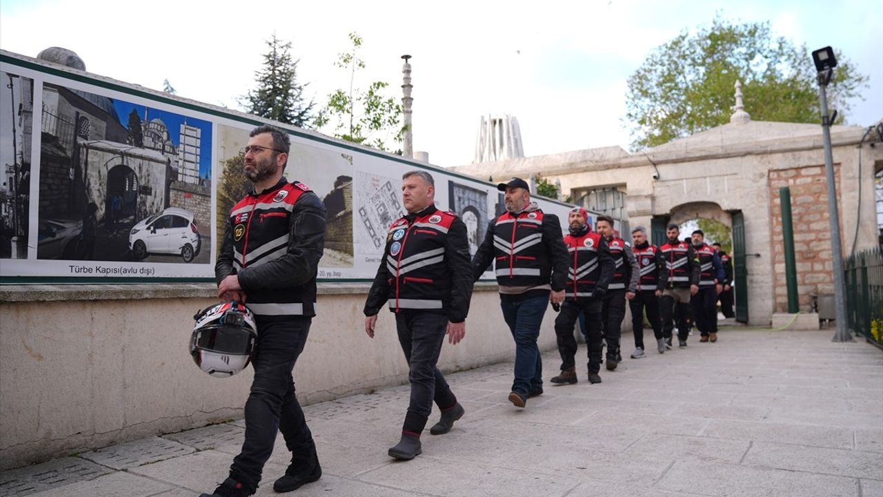 Osmanlı Motosiklet Derneği, Fatih Sultan Mehmet'in türbesinde dua edip Çanakkale'ye yola çıktı