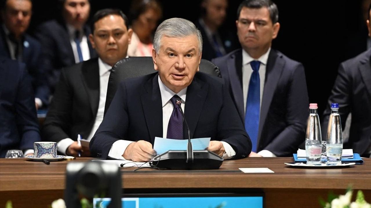 Özbekistan Cumhurbaşkanı Mirziyoyev, Türk Devletleri Teşkilatı Zirvesi'nde Kritik Değerlendirmelerde Bulundu