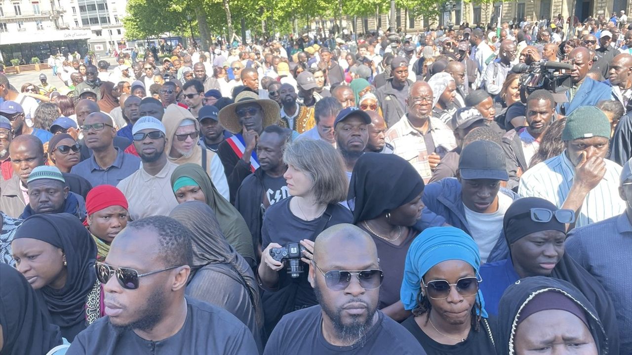 Paris'te Aboubakar Cisse İçin Anma Etkinliği Düzenlendi