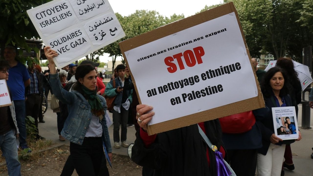 Paris'te İsrailliler, Gazze'deki Soykırıma Karşı Gösteri Düzenledi