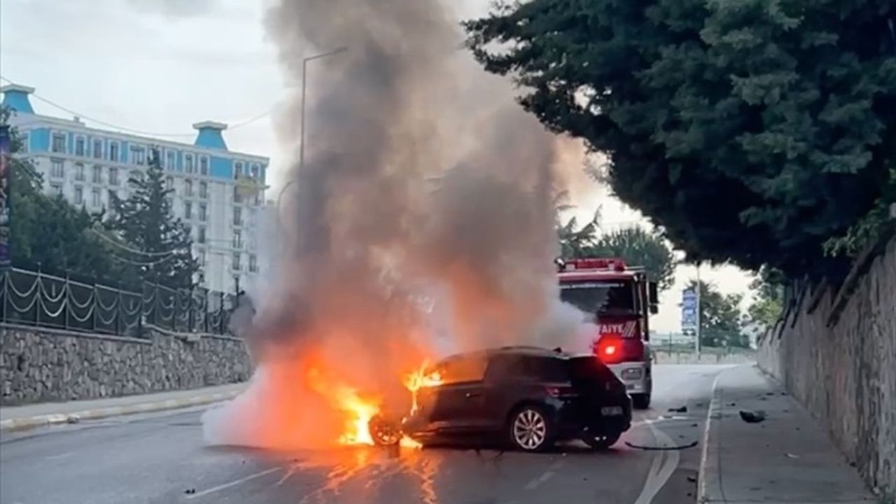 Pendik'te Kaza Sonrası Yangın Kontrol Altına Alındı