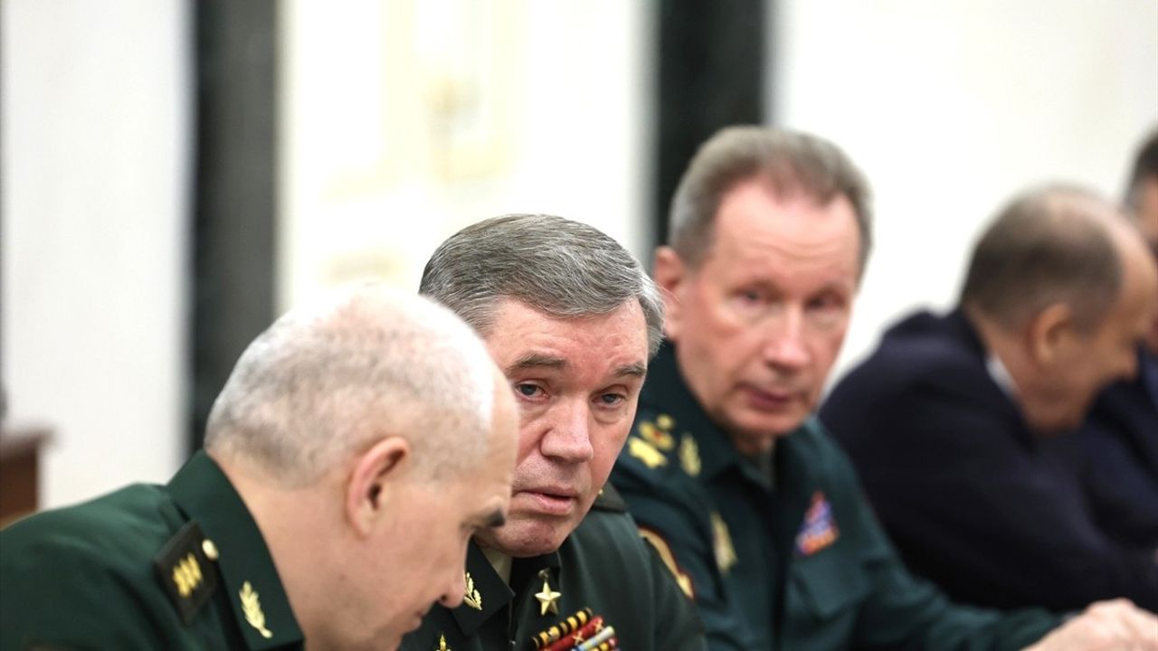 Putin İstanbul Müzeakeleri Öncesinde Rus Yetkililerle Toplantı Yaptı