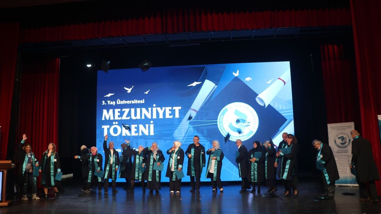 Rize'de '3. Yaş Üniversitesi' İlk Mezunlarını Verdi