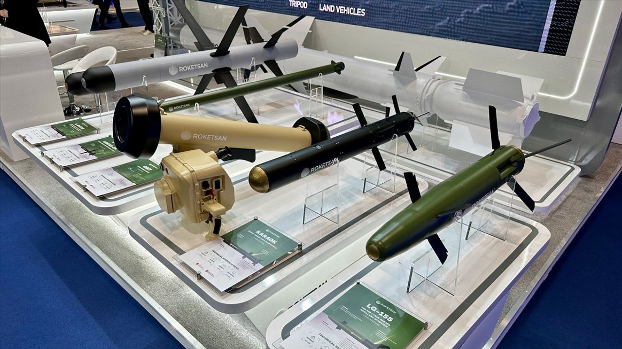 ROKETSAN, İspanya'da FEINDEF 2025 Fuarı'nda Savunma Sistemlerini Sergiliyor