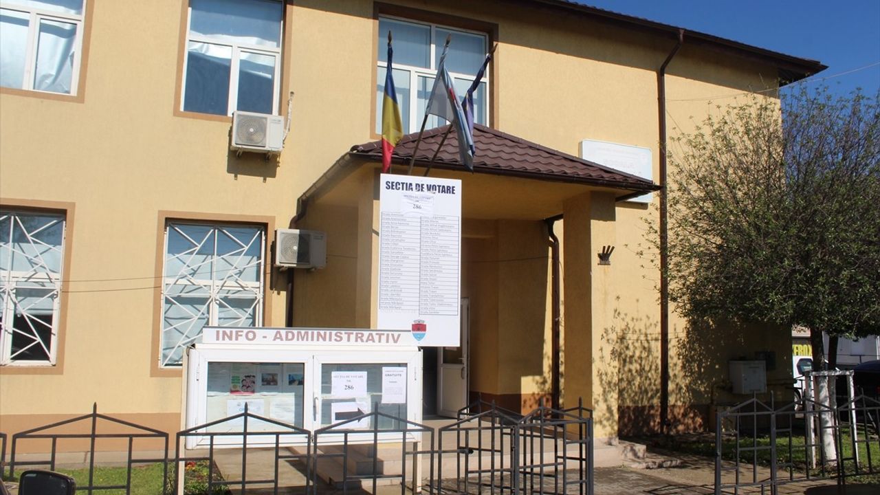 Romanya'da Cumhurbaşkanlığı Seçiminin İkinci Turu Başladı