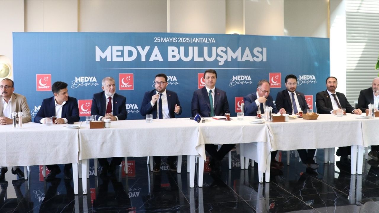 Saadet Partisi Genel Başkanı Mahmut Arıkan, Antalya'da Siyasi Vizyonunu Paylaştı