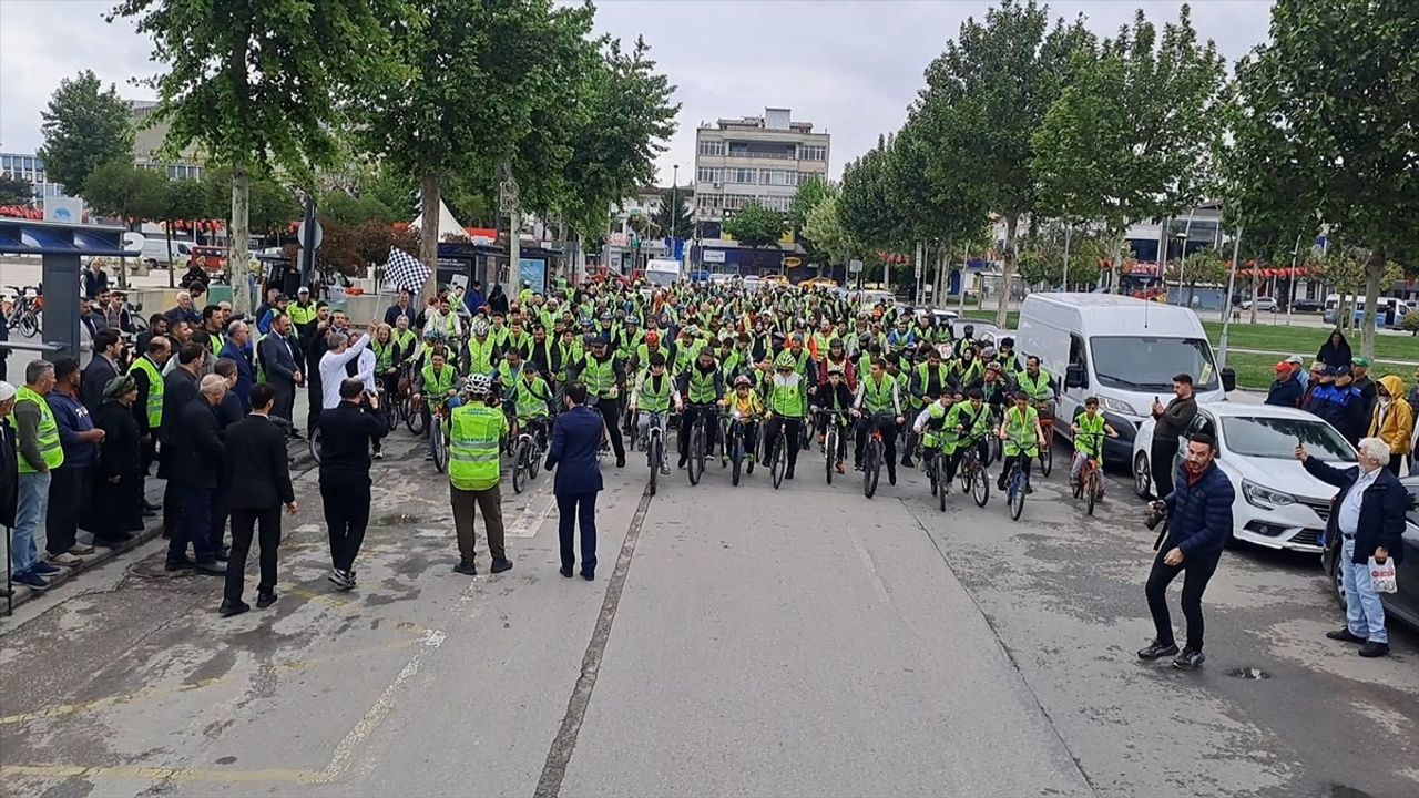 Sakarya'da Trafik Haftası Etkinlikleri Kapsamında Bisiklet Turu Düzenlendi