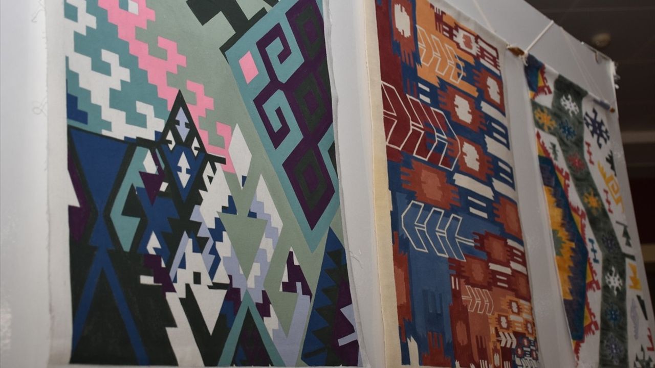 Sakarya Üniversitesinde Geri Dönüşüm Atıklarından Sanat Eserleri Sergilendi