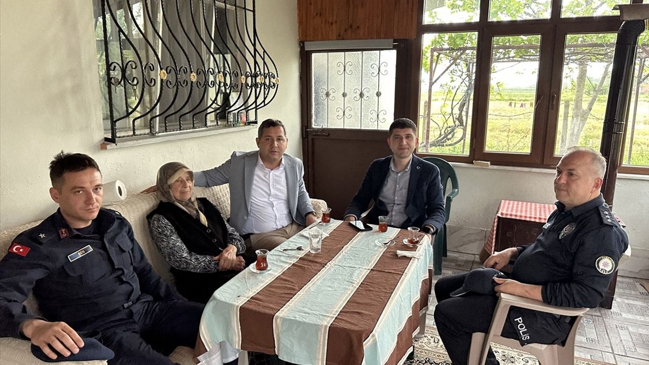 Samsun'da 15 Temmuz Şehidinin Annelerine Anlamlı Anneler Günü Ziyareti