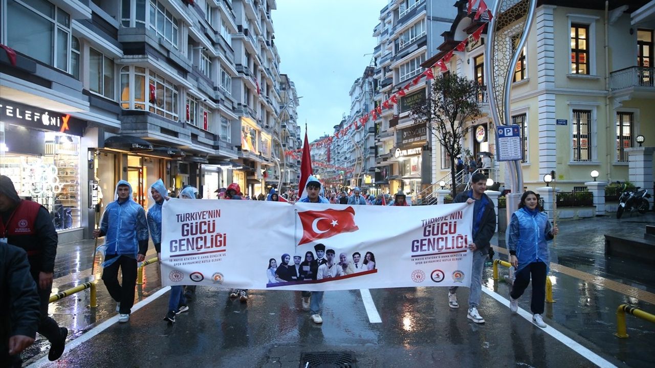 Samsun'da 19 Mayıs Bayrak Yürüyüşü ve Fener Alayı Etkinlikleri Gerçekleştirildi