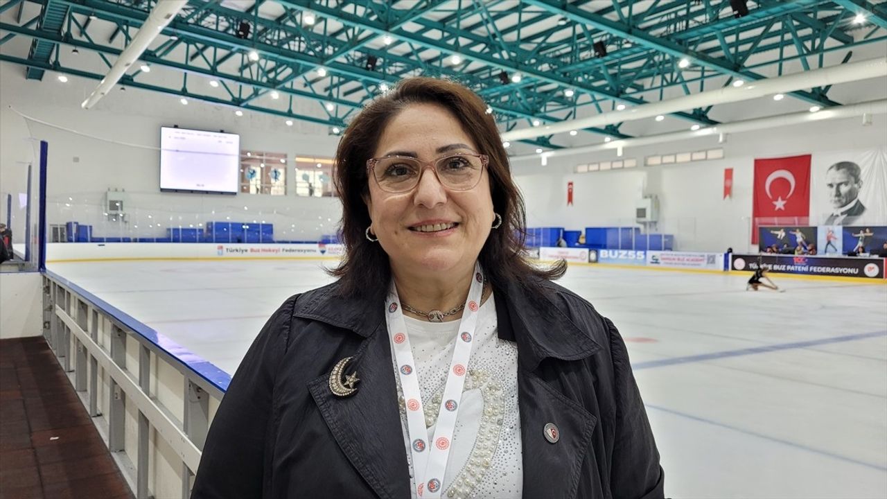 Samsun'da Artistik Buz Pateni Amatörler Yarışması Başladı