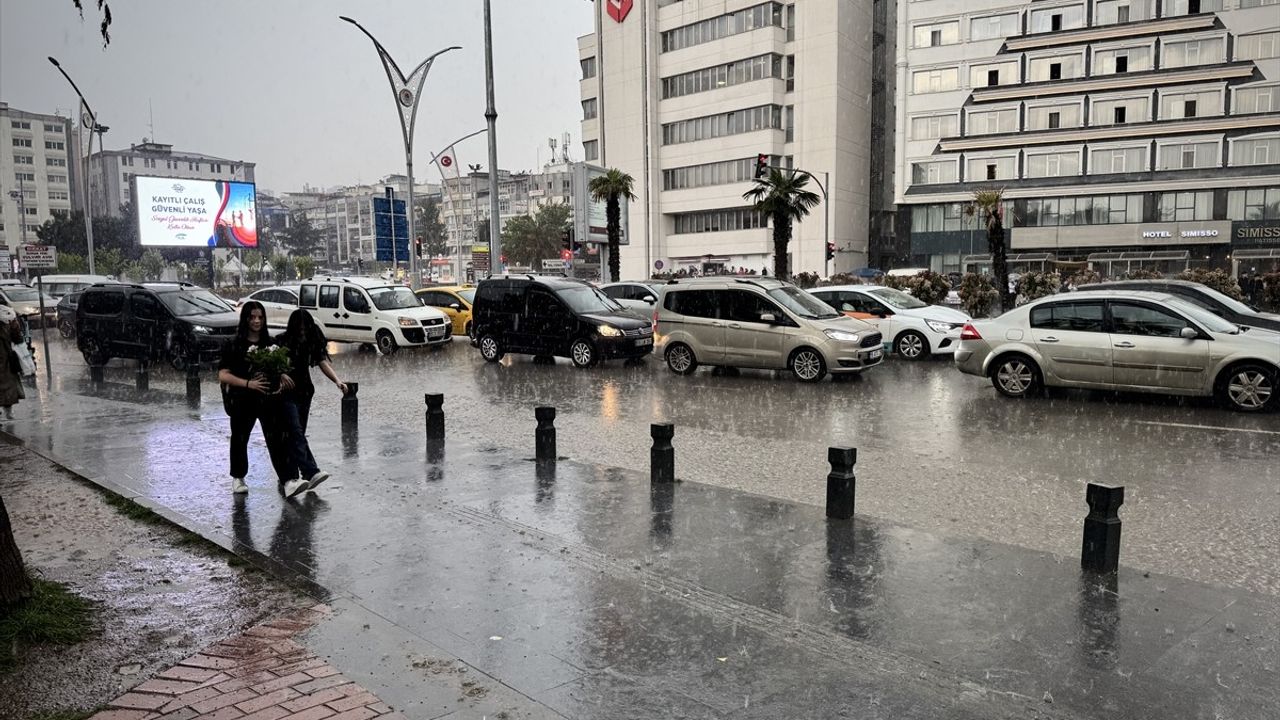 Samsun'da Sağanak Yağışlar Sebebiyle Zorluklar Yaşandı