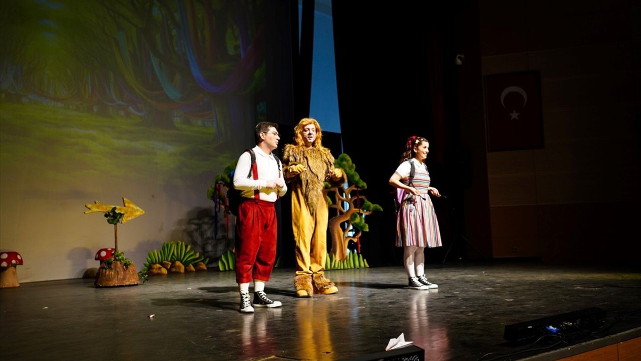 Samsun Devlet Opera ve Balesi, 'Doktor Mucize' Operasını Erbaa'da Sahneledi