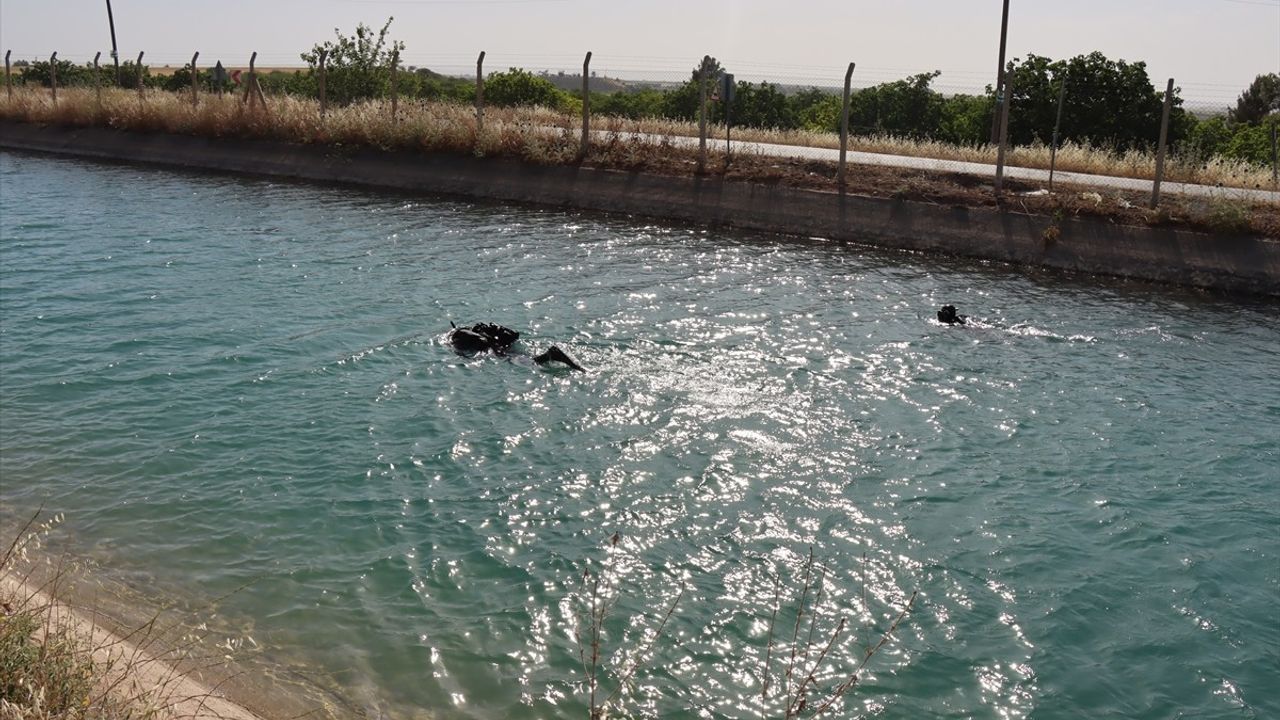 Şanlıurfa'da Sulama Kanalında Akıntıya Kapılan Çocuğun Arama Çalışmaları Devam Ediyor