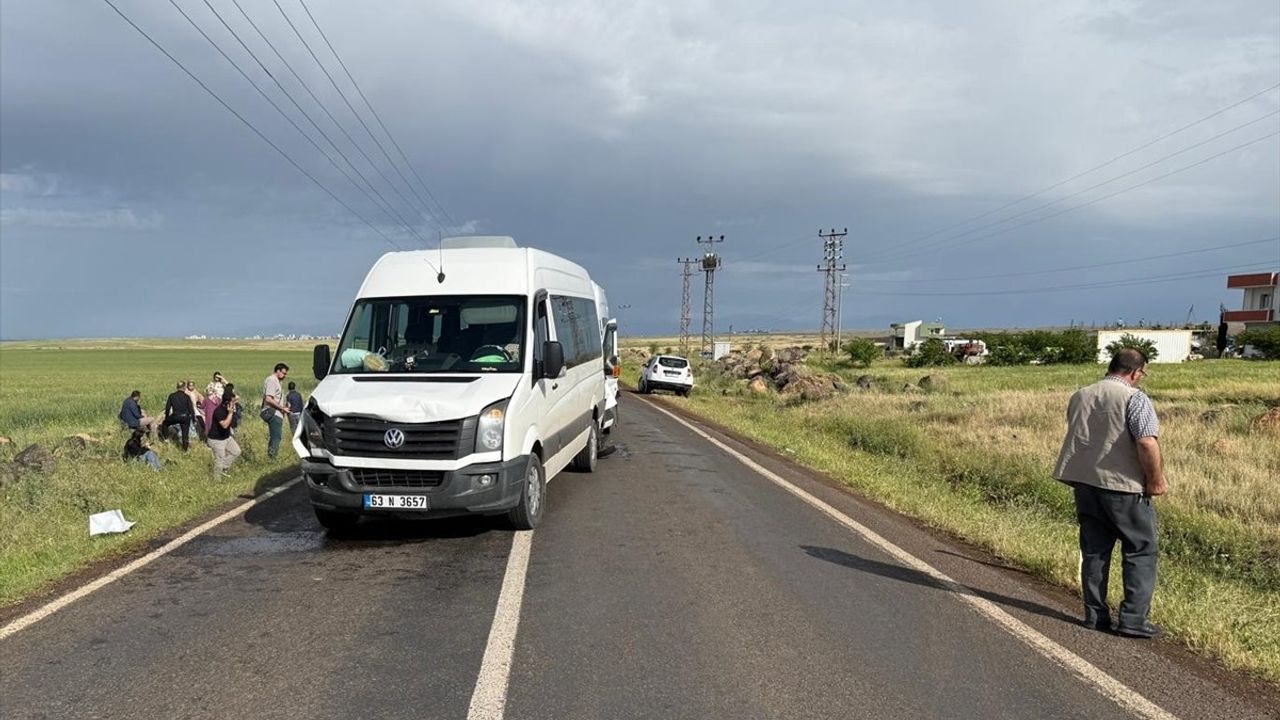 Şanlıurfa'nın Siverek ilçesinde öğretmenleri taşıyan iki minibüs çarpıştı: 28 yaralı