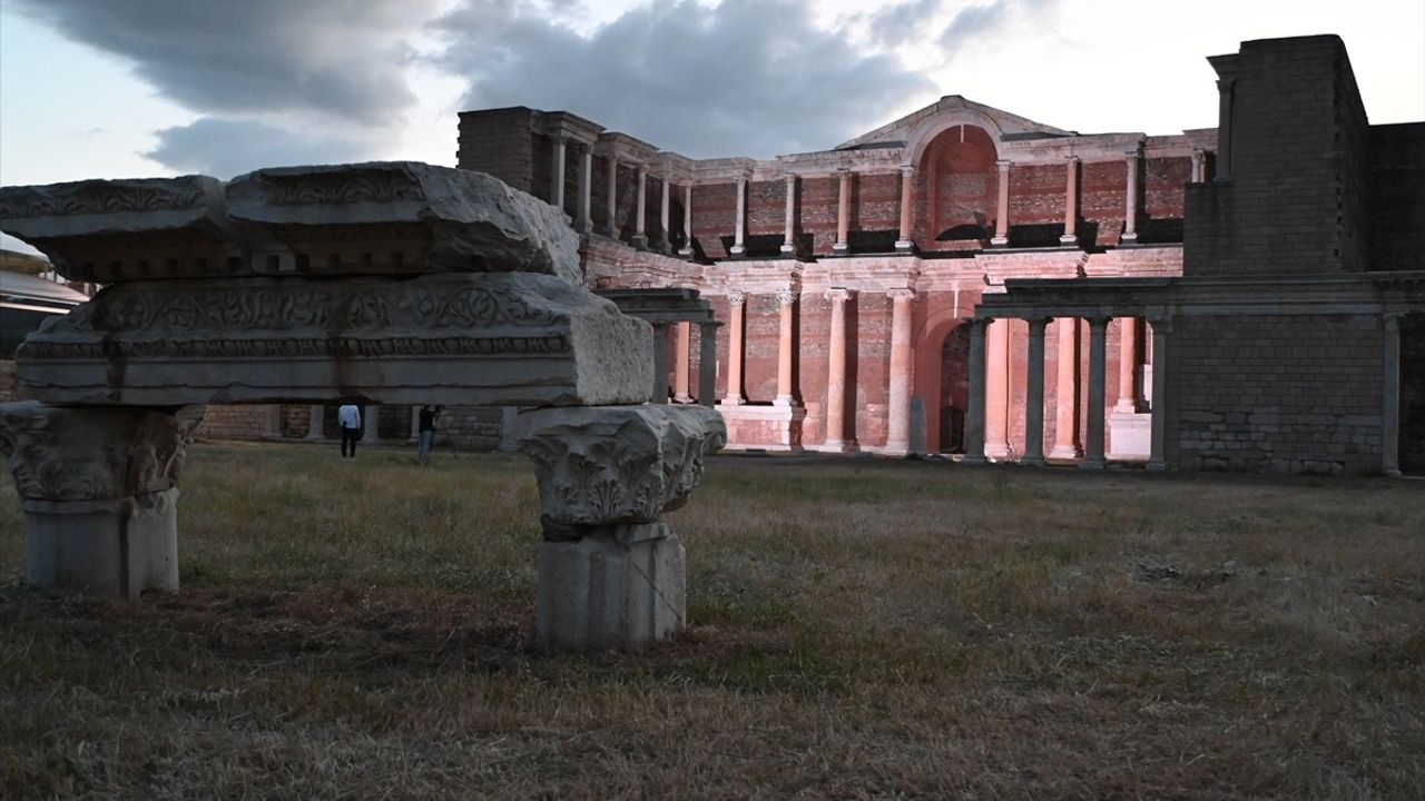 Sardes Antik Kenti'nde Gece Müzeciliği Deneyimi Başlatılıyor
