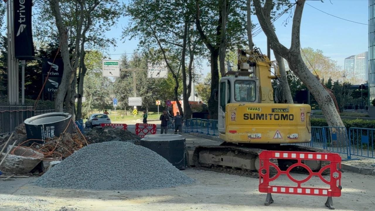 Sarıyer'de Çöken Yolda Onarım Çalışmaları 4. Gününde Devam Ediyor