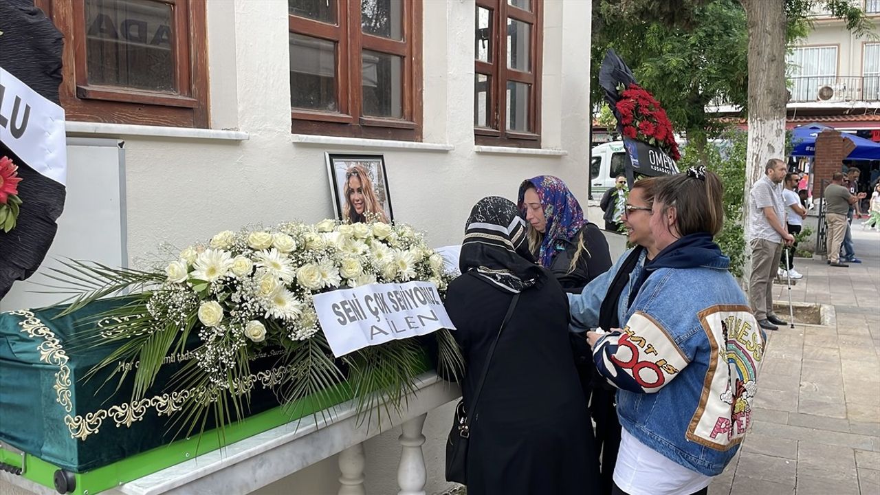 Şarkıcı Şimal Gülen, Aydın'da Son Yolculuğuna Uğurlandı