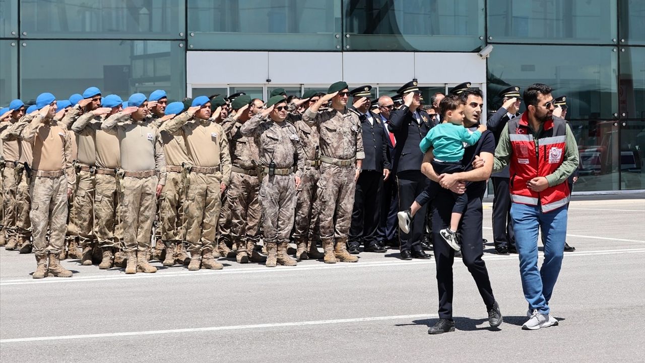 Şehit Jandarma Astsubay Emre Polat, Sivas'ta Son Yolculuğuna Uğurlandı