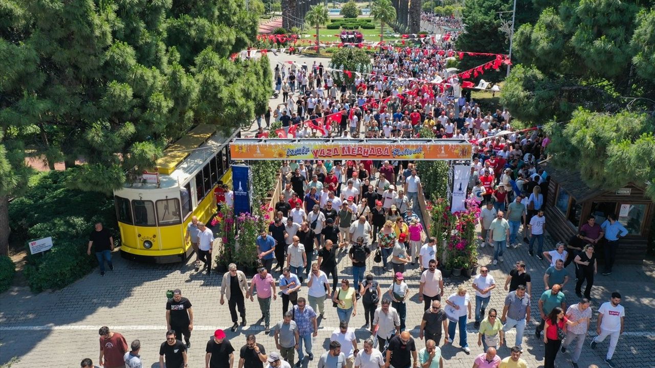 Sendikacılar, Grevde İzmir Büyükşehir Belediye Başkanı ve Bürokratlarını Sorumlu Tutuyor
