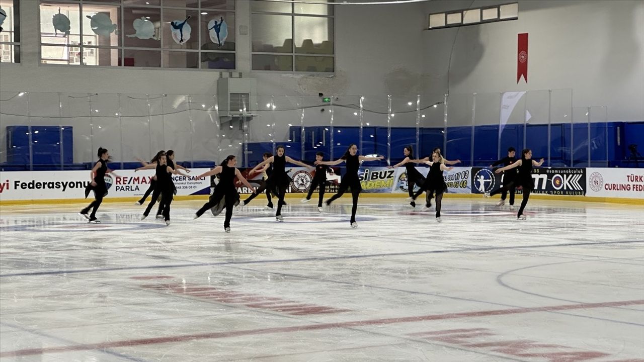 Senkronize Buz Pateni Gençlik Kupası Samsun'da Başladı