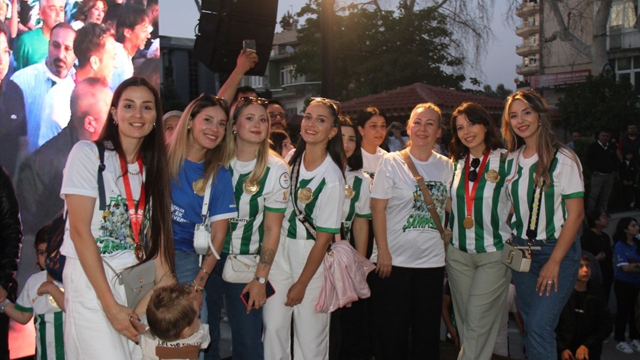 Serik Belediyespor'un 1. Lig'e Yükselmesi Coşku ile Kutlandı