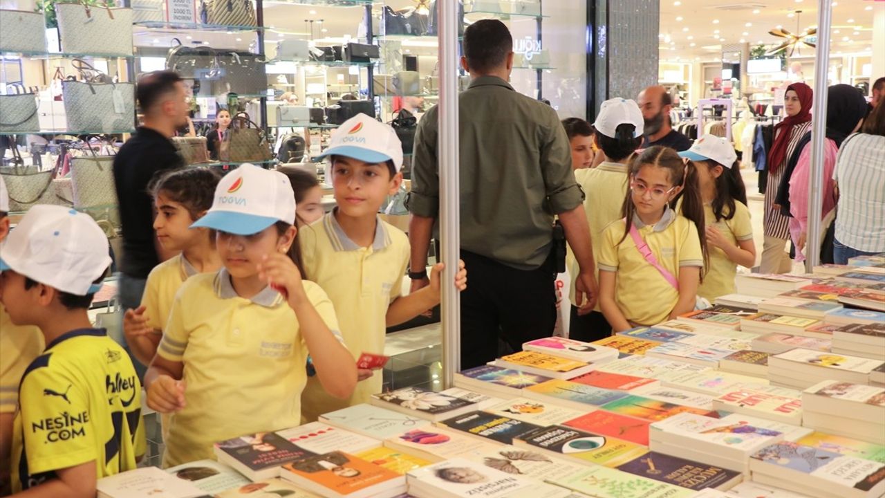 Siirt'te 11. Kitap Fuarı Açıldı: 'Gençler Okusun Diye' Temasıyla Kitapseverlere Merhaba Dedi