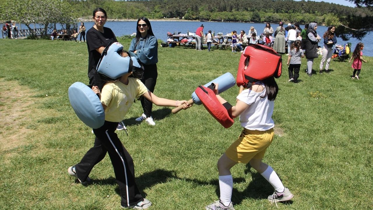 Sinop'ta Aile Haftası Kapsamında 'Cep Telefonsuz Aile Pikniği' Düzenlendi