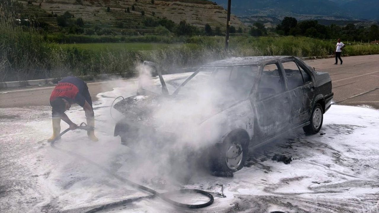 Sinop'ta Seyir Halindeki Otomobilde Yangın Çıktı