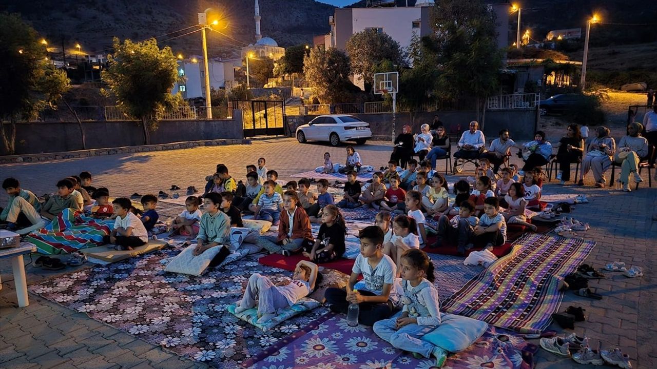 Şırnak'ta Açık Hava Sinema Etkinliği Gerçekleşti